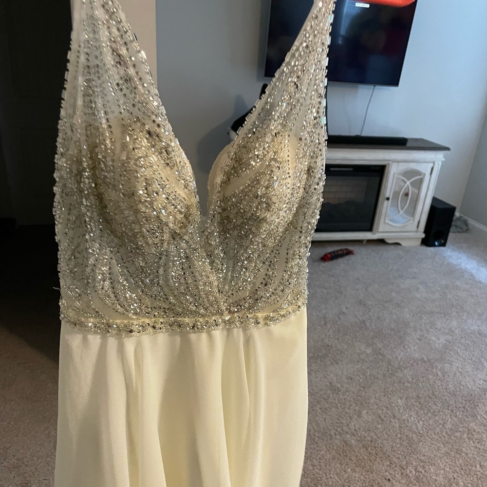 White Jovani cocktail dress NWT